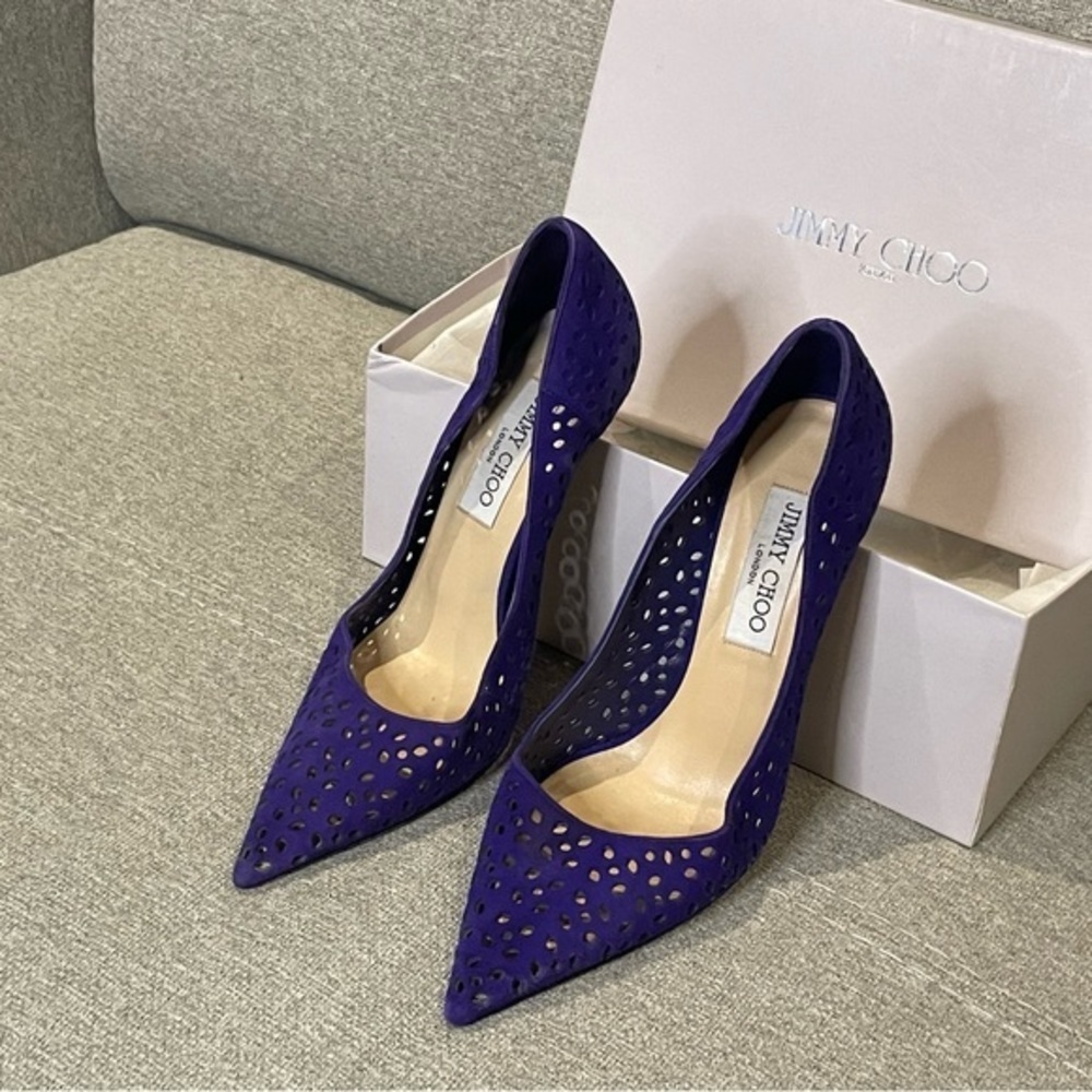 Gorgeous lavender suede Jimmy Choo heels - Picture 2 of 6
